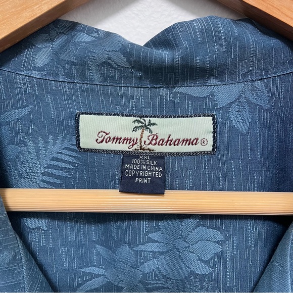 TOMMY BAHAMA Vintage Monochrome Tropical Floral 100% Silk Short Sleeve Shirt - Picture 3 of 11